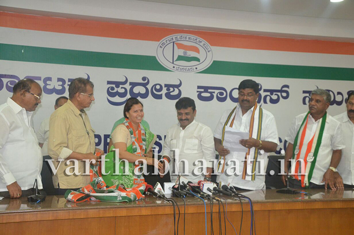 ಚಿಕ್ಕಮಗಳೂರು ಜಿ.ಪಂ.ಮಾಜಿ ಅಧ್ಯಕ್ಷೆ ರೇಖಾ ಹುಲಿಯಪ್ಪ ಗೌಡ ಕಾಂಗ್ರೆಸ್ ಸೇರ್ಪಡೆ